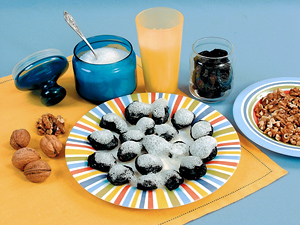 Рецепт приготовления чернослива с орехами и взбитыми сливками