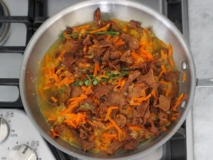 Гарнир из риса с грибами и морковью 