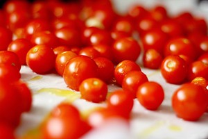 Макароны фарфалле с овощами в томтном соусе
