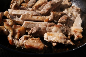 Мясо свинина с грибами в сметанном соусе