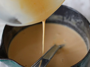 Рецепт карамельного пирога с меренгой