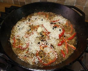 Рецепт паэльи с перепелами и нектаринами