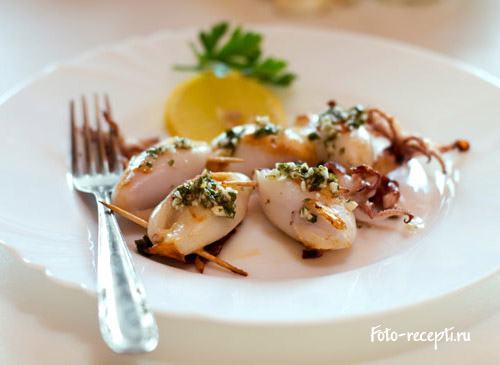 Пошаговый рецепт приготовления кальмаров, фашированных морепродуктами, креветками