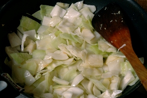 рецепт приготовления тушеной капусты с креветками и лимонной травой