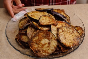 Пошаговый рецепт приготовления овощного салата из баклажанов