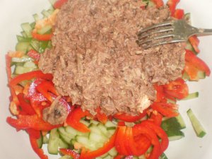 Салат с рыбной консервой и болгарским перцем рецепт