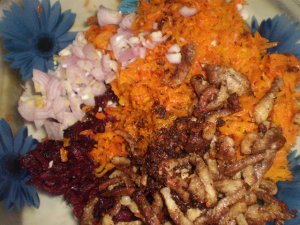 Рецепт жареного салата с мясом, морковью и свеклой