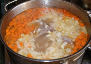Пошаговый рецепт приготовления супа с фасолью на свиных ребрышках с фотографиями