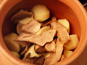 Пошаговый рецепт приготовления щей с сушеными грибами
