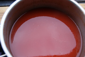 Помидоры в собственном соку с томатным соком и чесноком