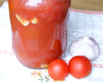 Помидоры в собственном соку с томатным соком и чесноком