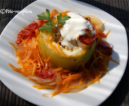 Кабачки кольцами, фаршированные мясом и рисом