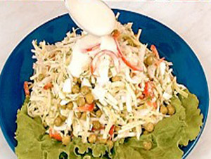 Cалат из белокочанной капусты с зеленым горошком, сладким перцем и яйцами рецепт с фото поэтапного приготовления