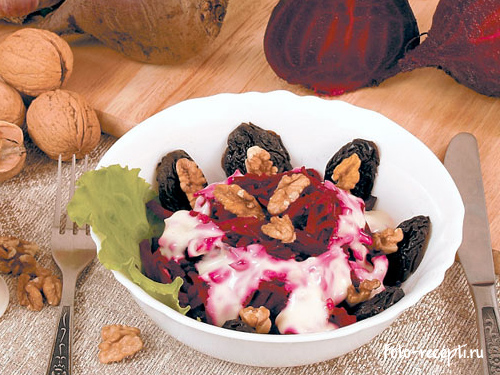 Рецепт салата из чернослива с грецкими орехами