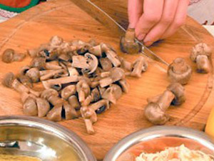 Рецепт салата из квашеной капусты и маринованных грибов с фото пошагового приготовления