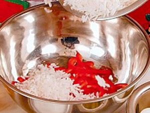 Рецепт салата из сладкого перца, зеленого горошка и риса с фото пошагового приготовления