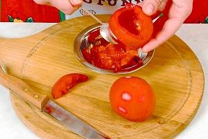 Рецепт приготовления помидор, фаршированных яйцами и луком