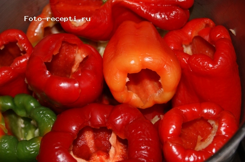 Сладкий перец, фаршированный кабачками с мясным фаршем