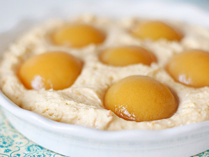 Творожный пирог с персиками 