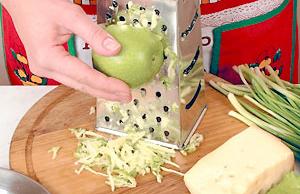 Рецепт приготовления мясного салата с сыром и яблоками